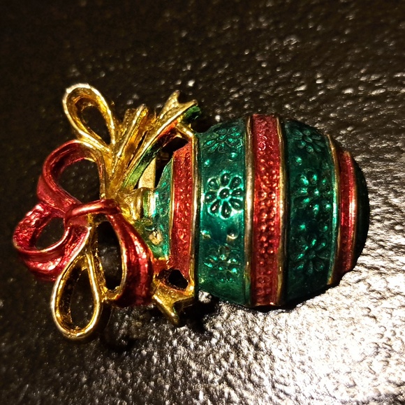 Vintage Christmas Ornament Brooch - Picture 3 of 5